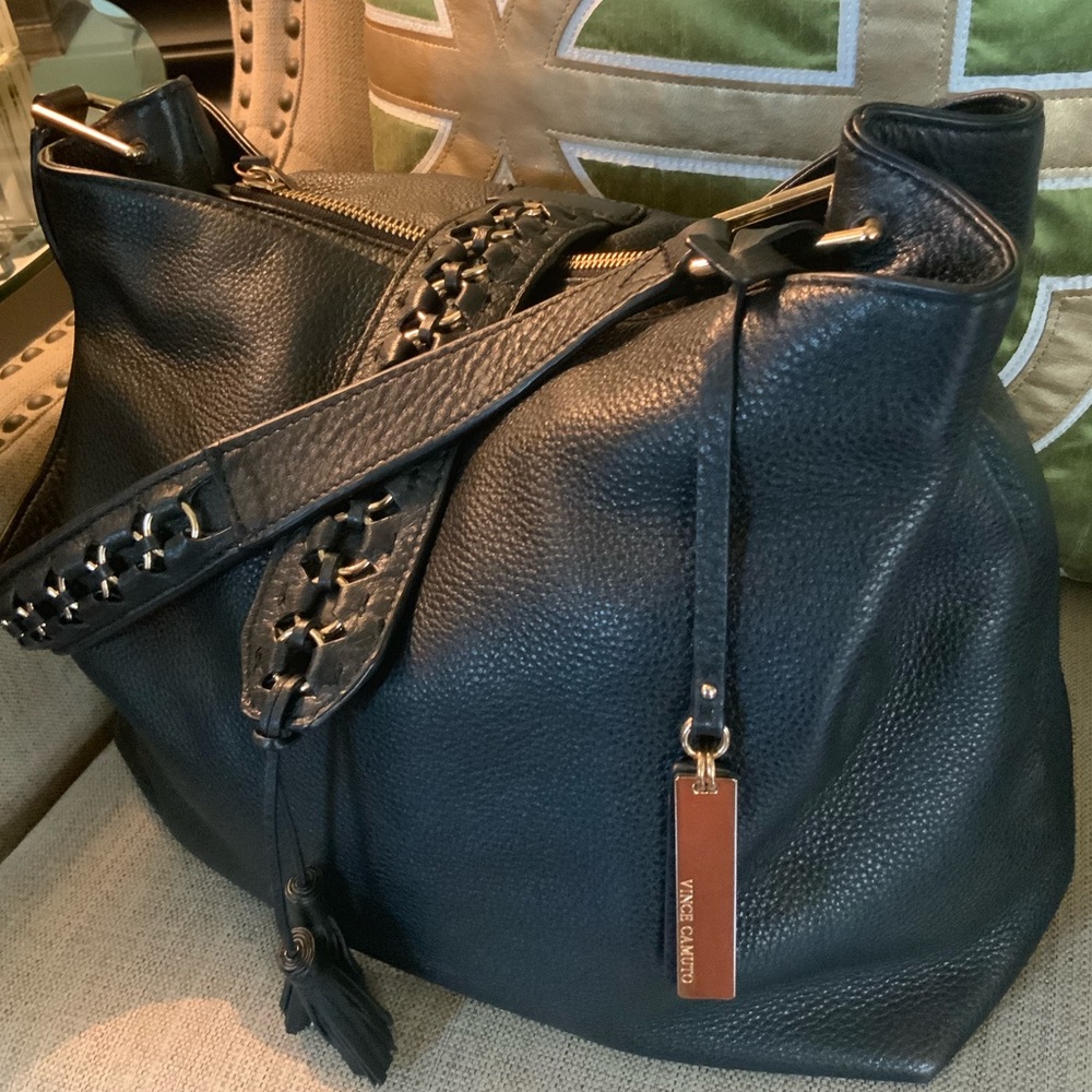 VINCE CAMUTO PEBBLE LEATHER PURSE W/TASSEL FRONT!